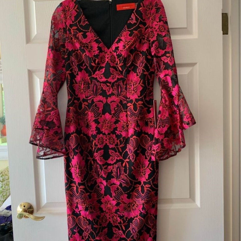 FLIRTY LACE COCKTAIL DRESS w. BELL SLEEVES